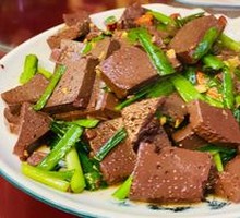 Stir-fried羊血 with leeks