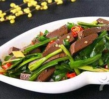 Stir-fried羊血 with leeks