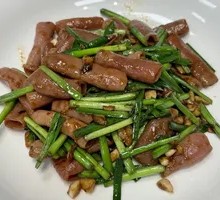 Garlic Stir-fried Sea Cucumber with Leeks