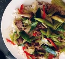 Scallion Stir-Fried Beef Rice Bowl