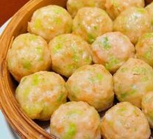 Fresh Shrimp and Water Dropwort Dumplings