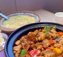 Braised Pork Trotter and Chicken in Clay Pot