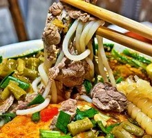 鲜牛肉肉酱米线