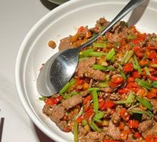 Stir-Fried Beef with Yellow Onion