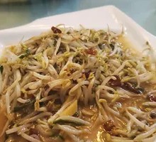 Spicy Stir-Fried Mung Bean Sprouts