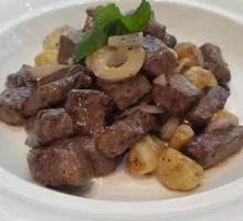 Sesame Beef Steak on Iron Plate