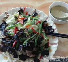 木耳炒牛肉盖浇面