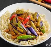 红烧茄子盖浇面