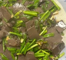 Stir-fried羊血 with leeks
