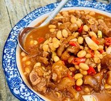 Braised Pig Trotters with Soybeans
