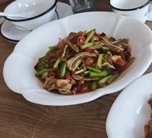 Celery Stir-fried Pig Ear