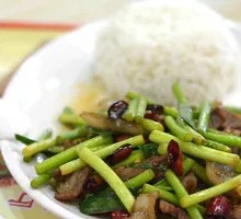 Garlic Shoots Stir-Fried Beef Rice Bowl