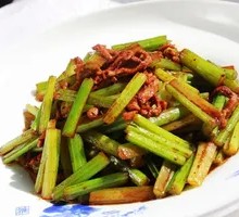Stir-fried celery with pork