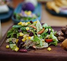 Black Pepper Grilled Beef Salad