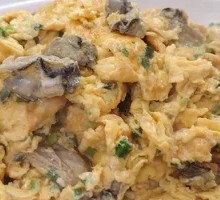 Oyster Meat Stir-fried with Mountain Eggs