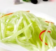 Stir-fried Pork Shreds with Lettuce