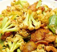 Stir-Fried Organic Cauliflower with Meat