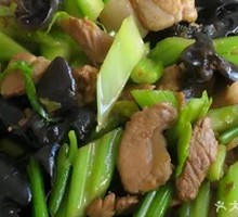 Stir-Fried Celery with Black Wood Ear Mushrooms