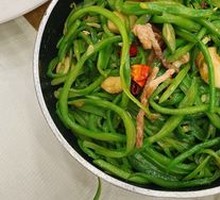 Stir-fried shredded green beans with pork