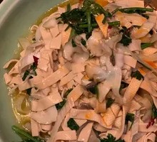 Tofu Skin Stir-fried with Snail Slices