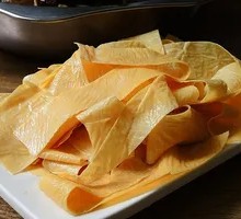 Oil-soaked tofu skin