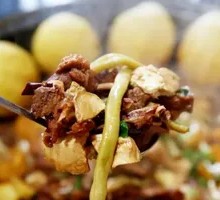 Stewed Goose in Iron Pot