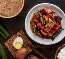 Braised Pork Belly with Quail Eggs