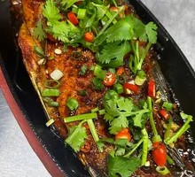 Sautéed Crucian Carp on Iron Plate