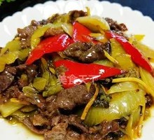 Sour Cabbage Stir-Fried Beef Noodles