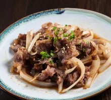 Onion Stir-Fried with Beef