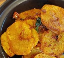 Potato Slices in Clay Pot