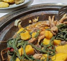 Jiamusi Pork Rib and Chicken Claw Pot