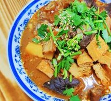 Traditional Braised Pork and Steamed Bread