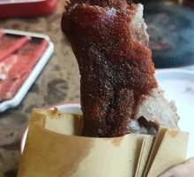 Wood Bucket Charcoal-Grilled Pig's Feet