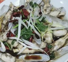 Spicy Oil-Plunged Clams