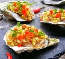 Steamed Oyster with Garlic and Vermicelli