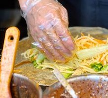 Stir-fried Potato Shreds with Preserved Egg