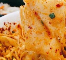 Traditional Oil-Poured Noodles