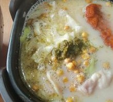 Axiang Crossing-the-bridge Rice Noodles