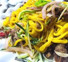 Grilled Meat with Yellow Noodles