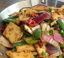 Spicy Pot-Braised Tofu with Leaves