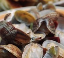 Spicy Stir-Fried Clams