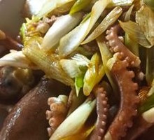 Scalloped Squid with Green Onion