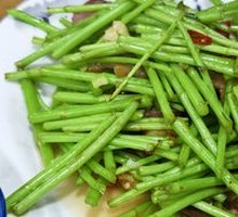 Preserved Pork Stir-fried with Water Dropwort