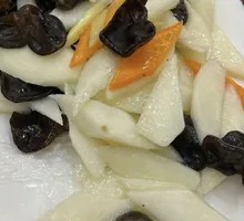 Black fungus stir-fried with yam