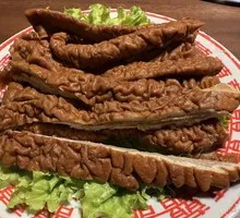 Braised Pig Intestines with Crispy Skin