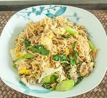 Egg and Spinach Fried Noodles