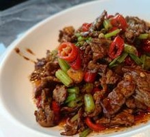 Stir-Fried Beef with Yellow Onion