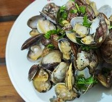 Spicy Stir-Fried Clams