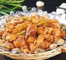 Stewed Clam and Chicken in Earthen Pot
